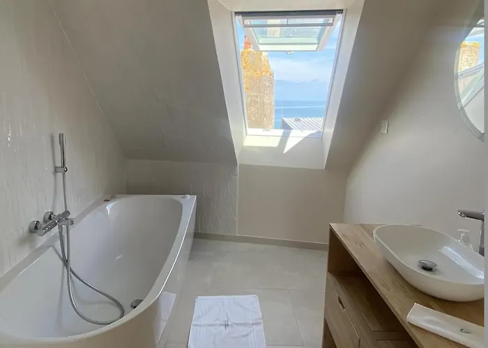 / Maison Entierement Renovee A 100 M Des Plages