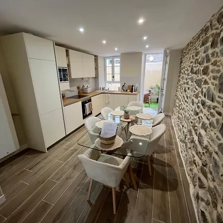 Holiday home / Maison Entierement Renovee A 100 M Des Plages Granville