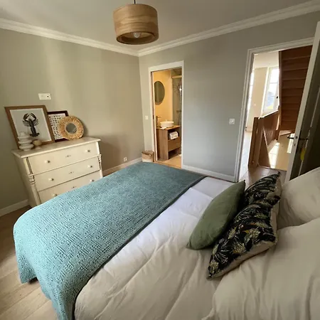 Holiday home / Maison Entierement Renovee A 100 M Des Plages *