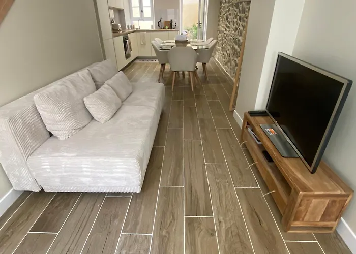 / Maison Entierement Renovee A 100 M Des Plages