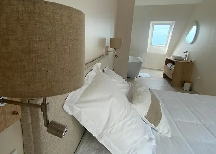 / Maison Entierement Renovee A 100 M Des Plages *